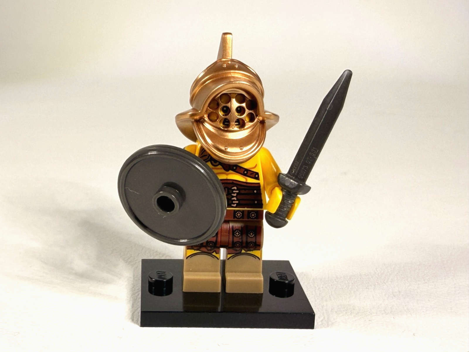 Lego Minifigure Series 5 Gladiator Complete Excellent Condition