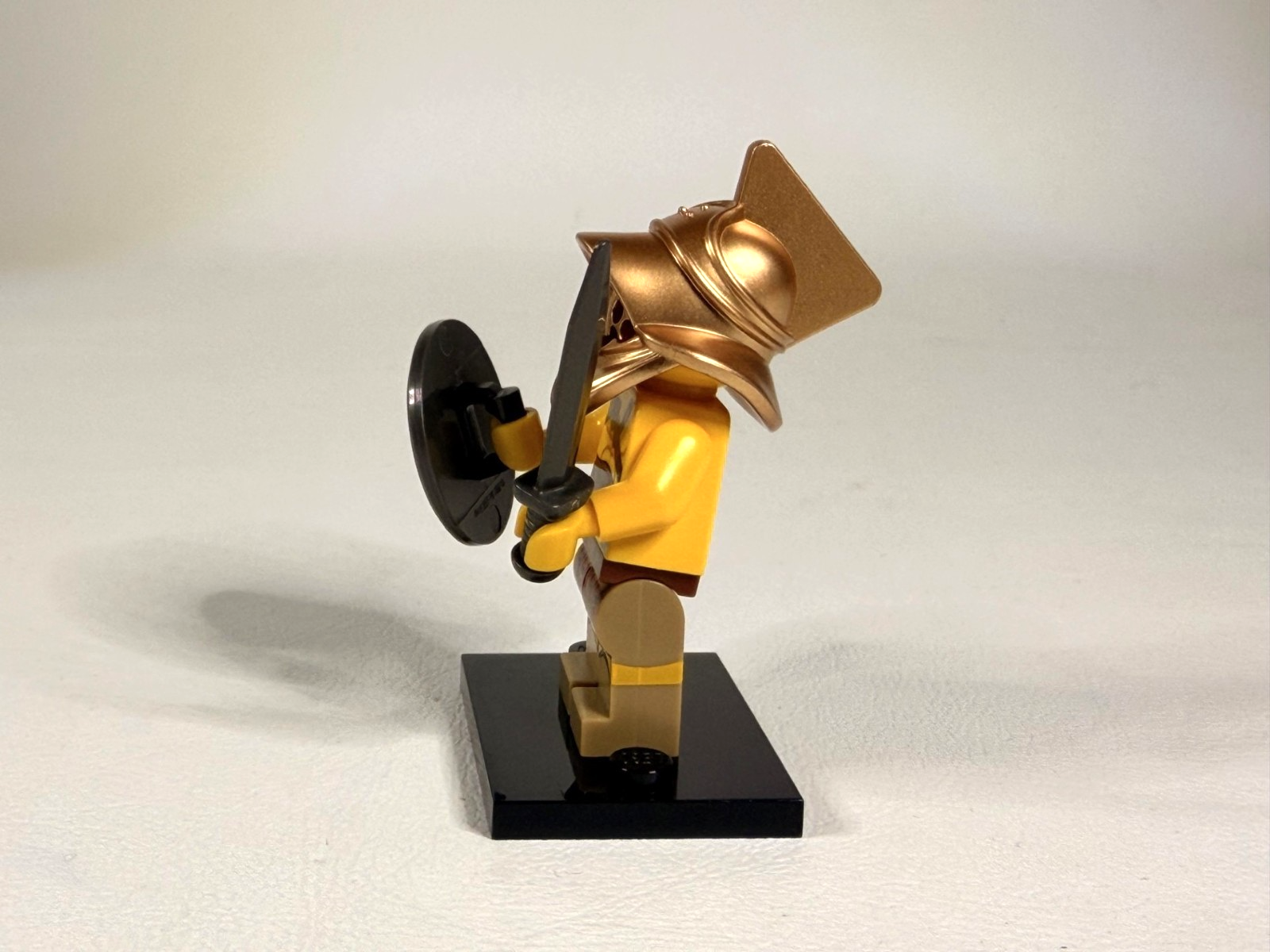 Lego Minifigure Series 5 Gladiator Complete Excellent Condition - Image 2