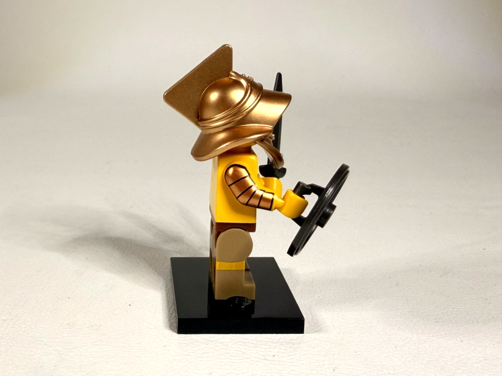 Lego Minifigure Series 5 Gladiator Complete Excellent Condition - Image 4