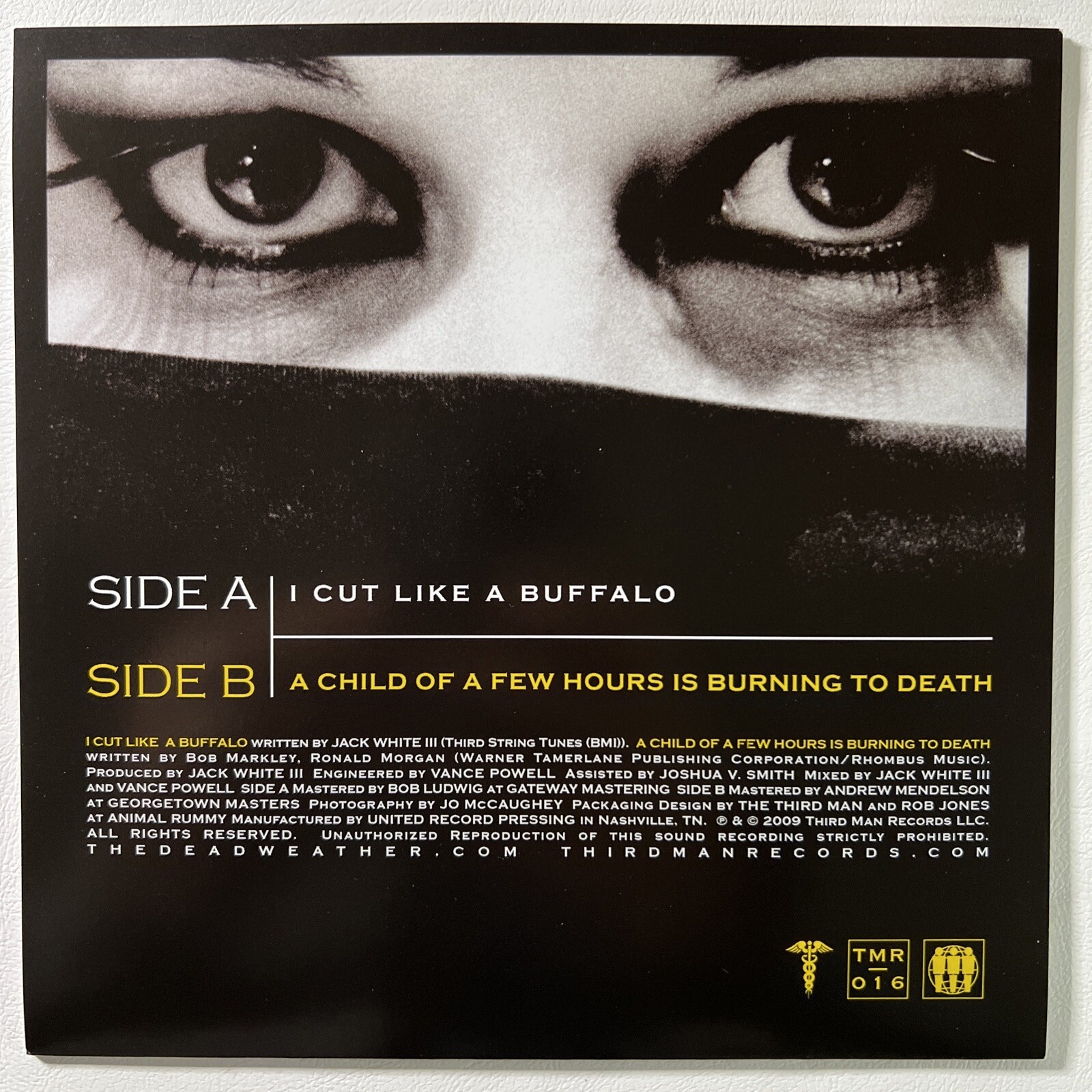 The Dead Weather “I Cut Like A Buffalo/A Child Of A Few …” 7” 45 Third Man (EX) - Image 2