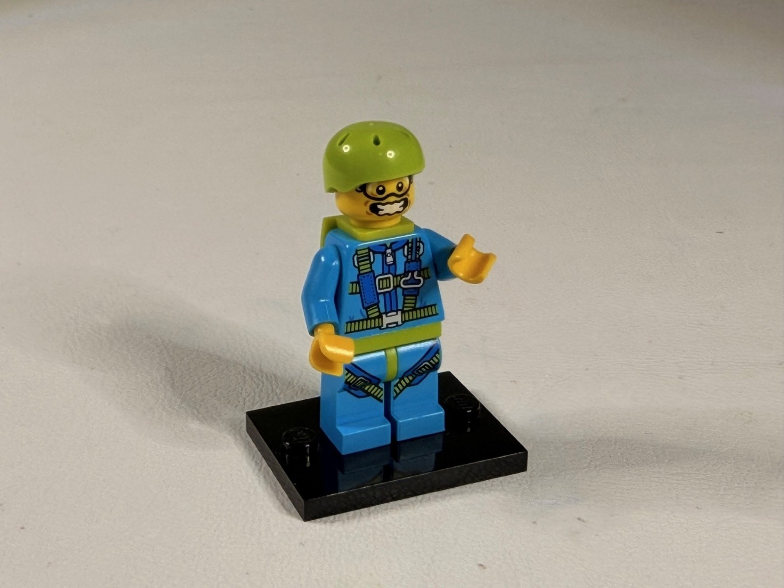 Lego Skydiver Minifigure Collectible Series 10 71001 Complete Base Excellent