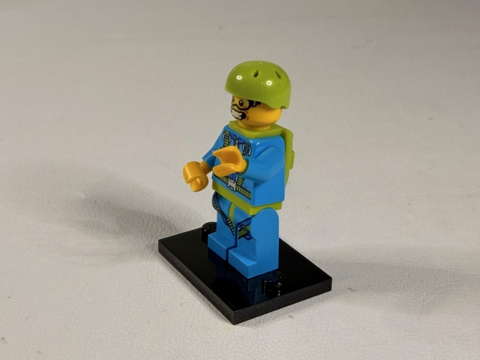 Lego Skydiver Minifigure Collectible Series 10 71001 Complete Base Excellent - Image 2