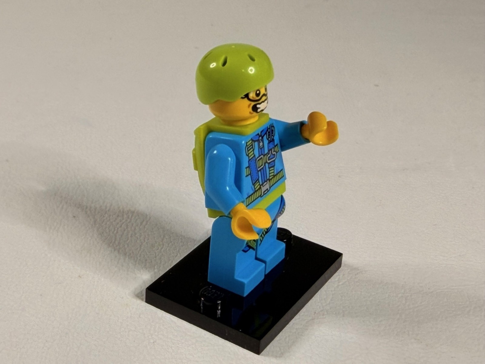 Lego Skydiver Minifigure Collectible Series 10 71001 Complete Base Excellent - Image 5