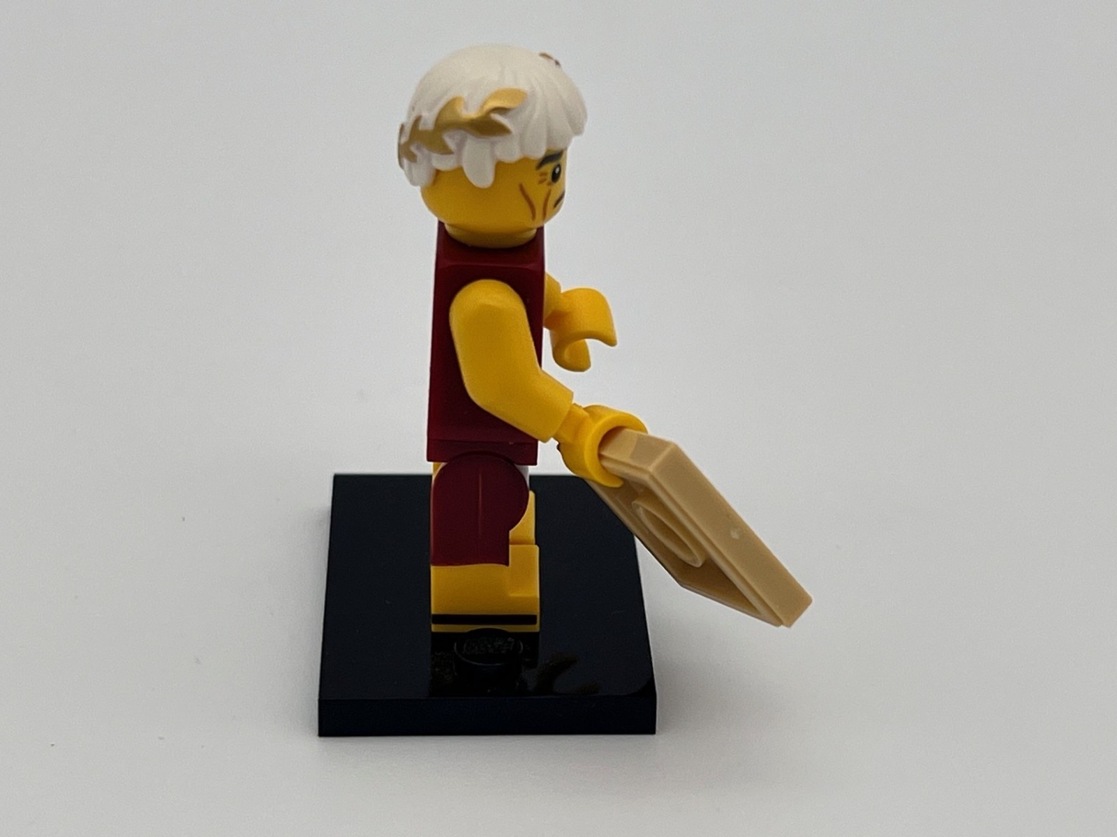 Lego Minifigure Series 9 Roman Emperor Julius Caesar Complete with Insert - Image 4