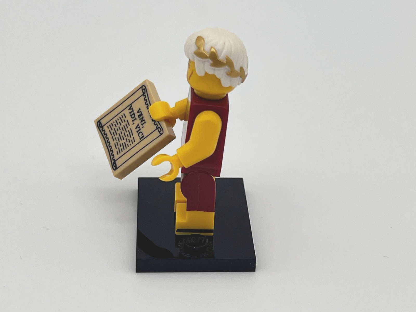 Lego Minifigure Series 9 Roman Emperor Julius Caesar Complete with Insert - Image 2