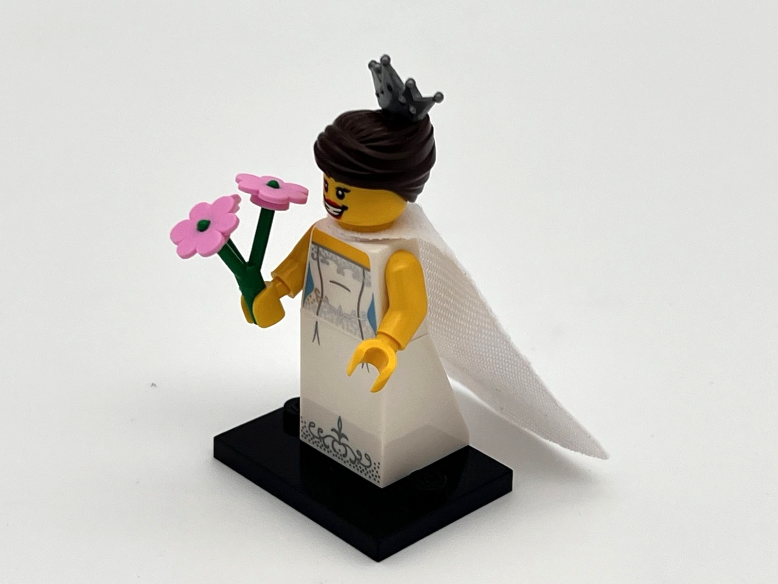 LEGO Minifigure Series 7 BRIDE 8831 - 100% Complete with Train, Flowers & Insert - Image 2