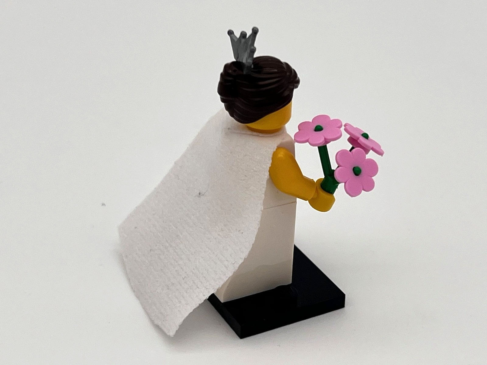 LEGO Minifigure Series 7 BRIDE 8831 - 100% Complete with Train, Flowers & Insert - Image 4