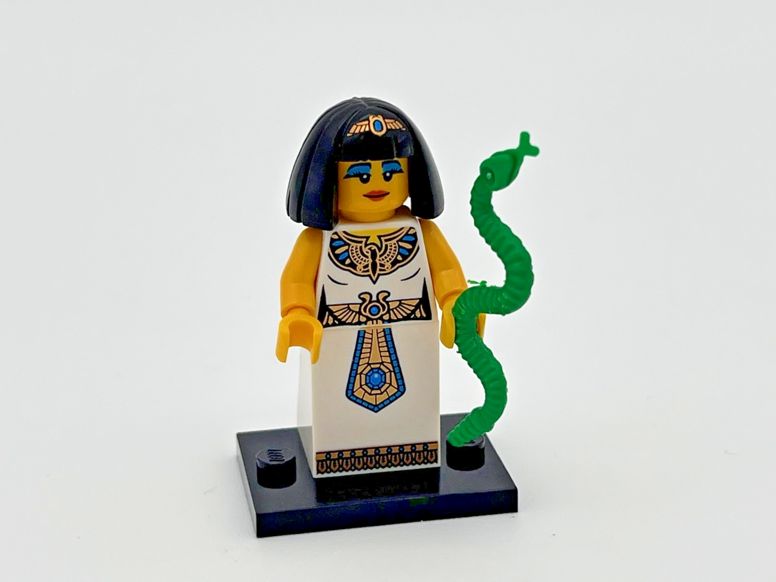 LEGO Minifigure Egyptian Queen 8805 Series 5 Complete with snake, base & insert - Image 2