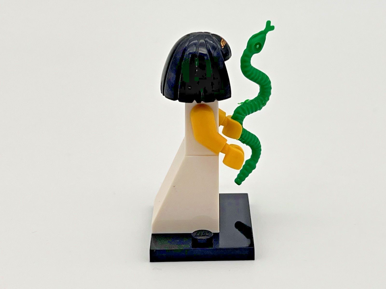 LEGO Minifigure Egyptian Queen 8805 Series 5 Complete with snake, base & insert - Image 5