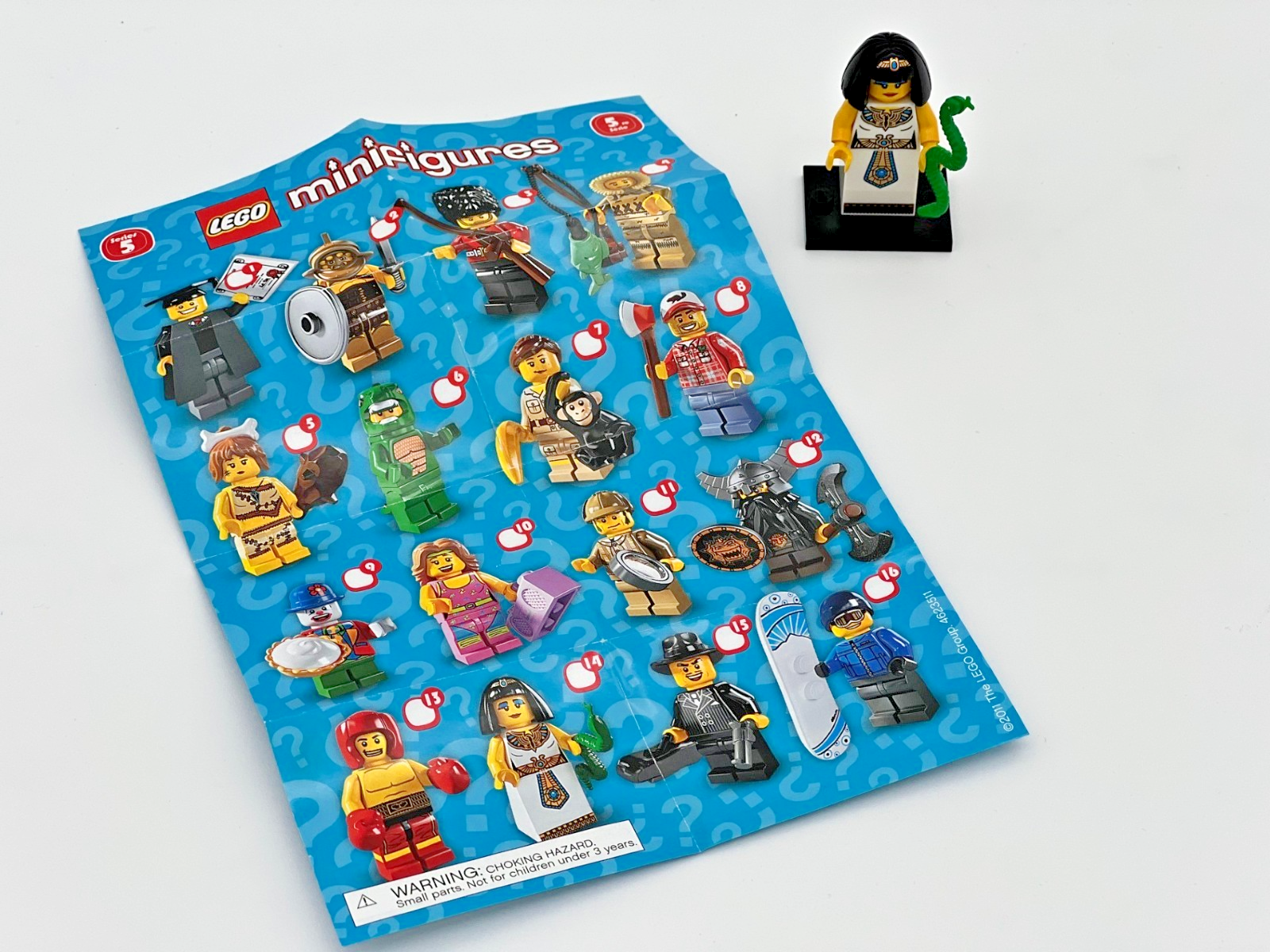 LEGO Minifigure Egyptian Queen 8805 Series 5 Complete with snake, base & insert - Image 6
