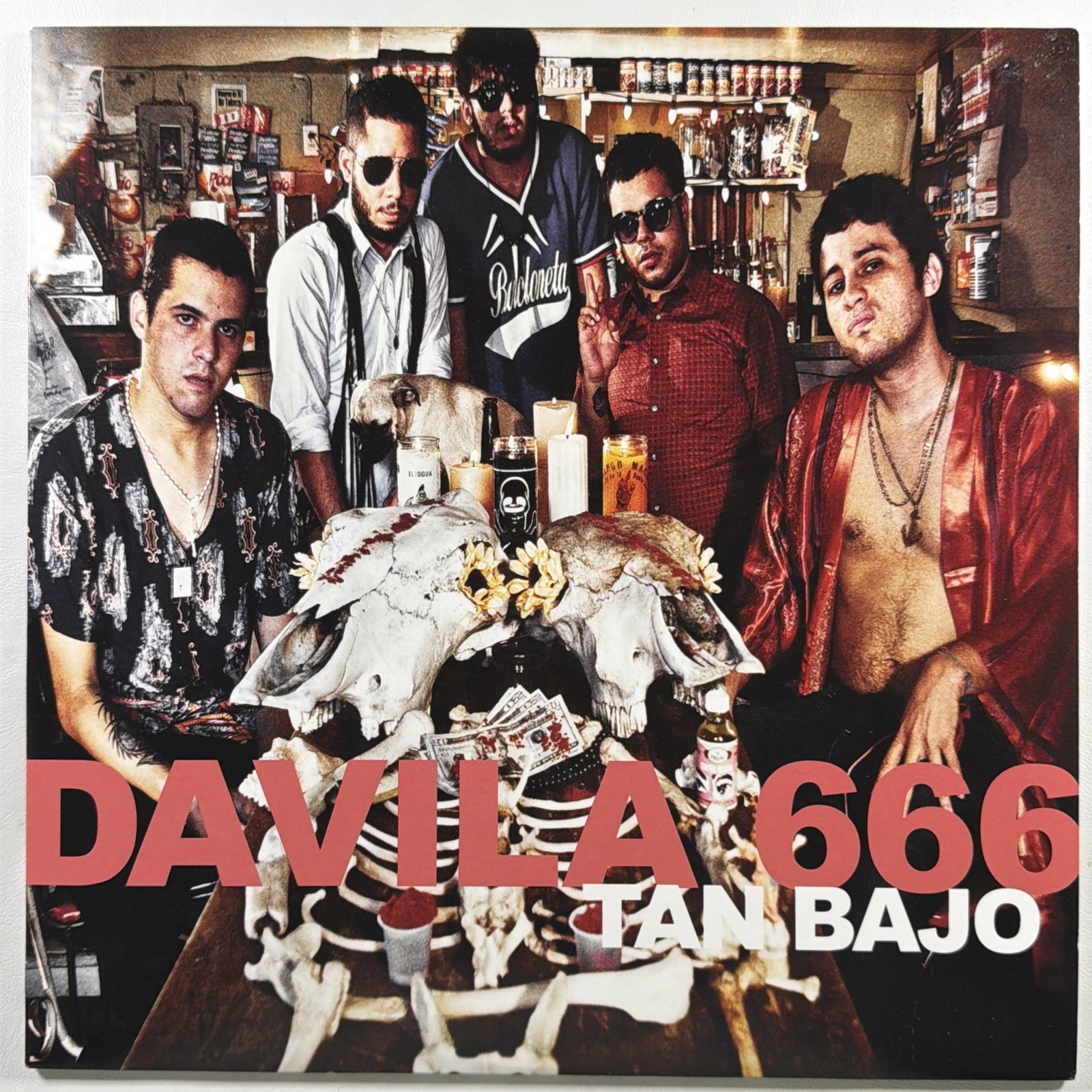 Davila 666 - Tan Bajo LP Red Records ITR204 EX 2011 Insert Garage Rock