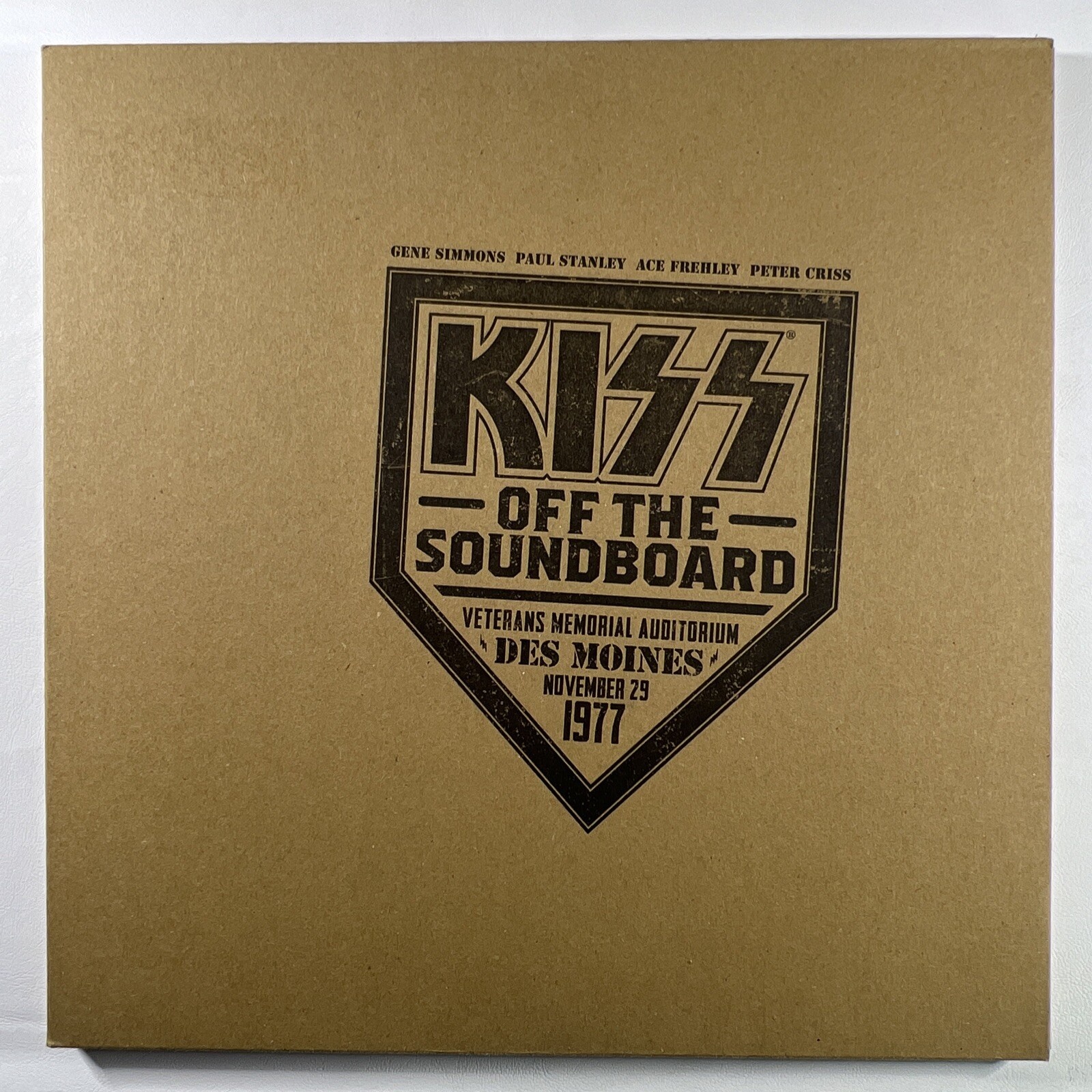KISS - Off The Soundboard: Des Moines 1977 2LP UM EX Purple 180 Gram